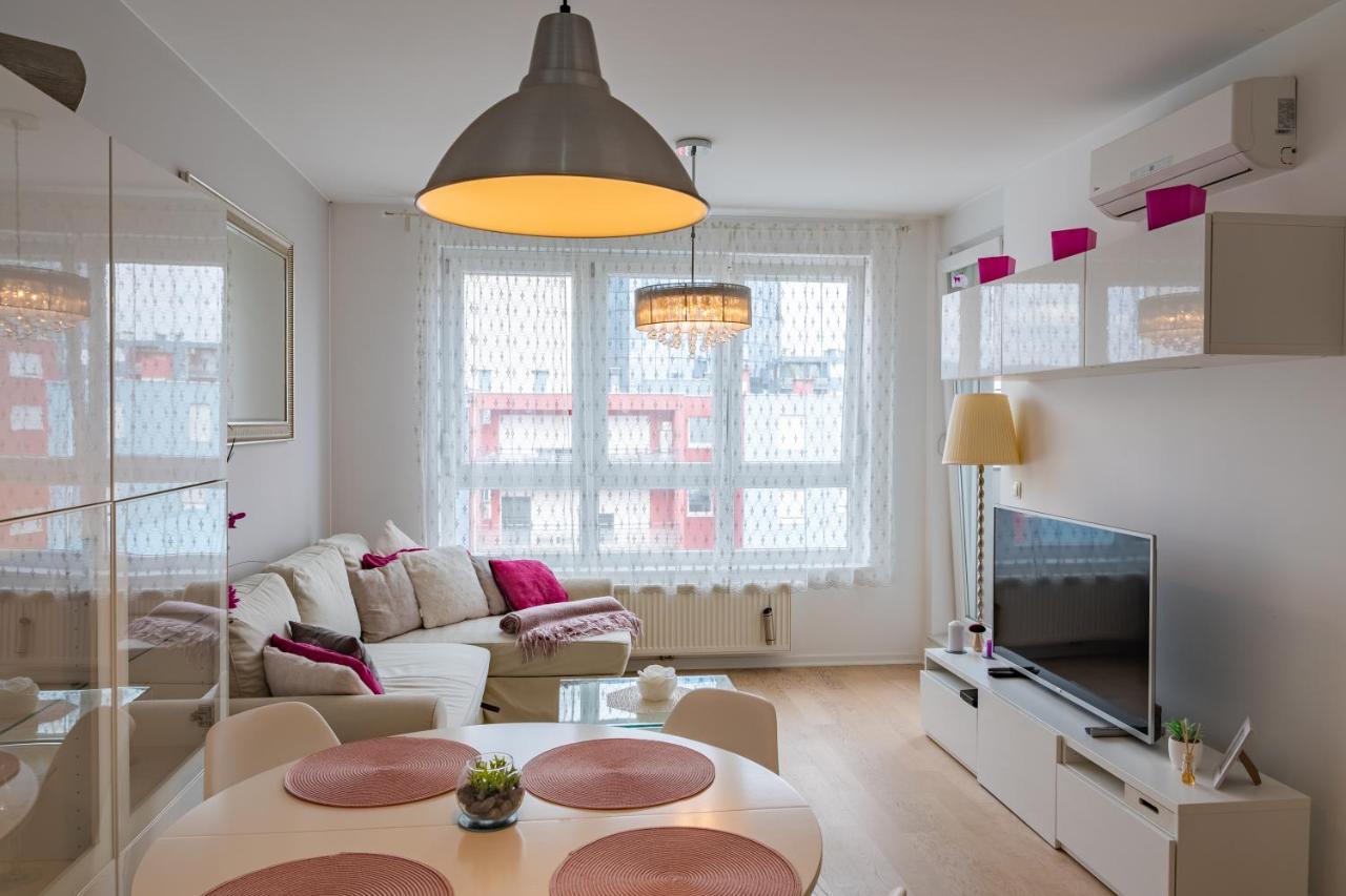 Flexible Selfcheckins 23 - Zagreb - Garage - Electric Vehicle Ccharger - Loggia - New - Luxury Apartment Bagian luar foto