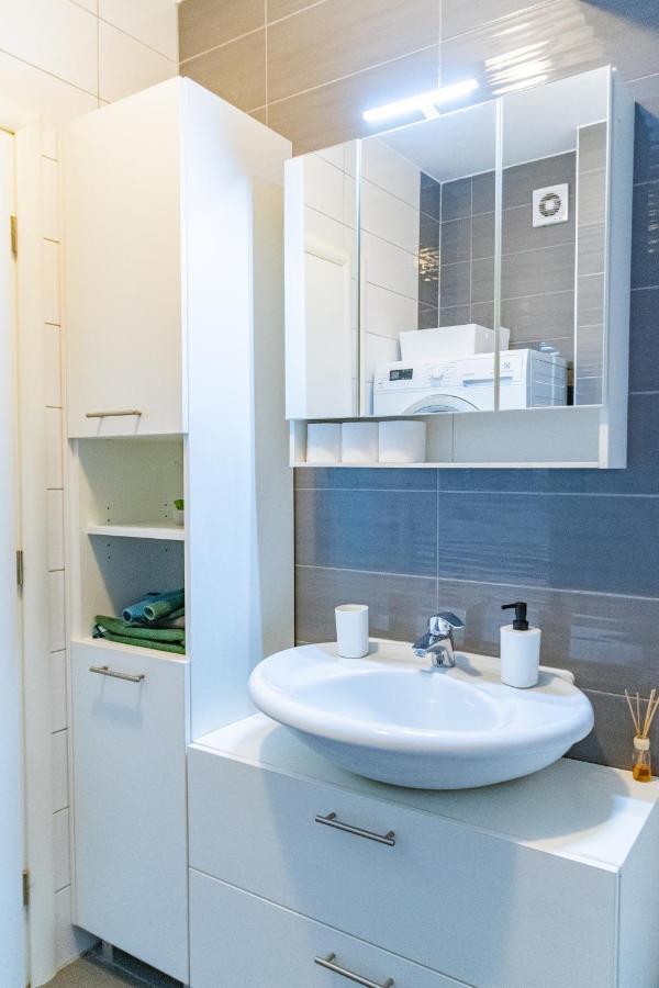 Flexible Selfcheckins 23 - Zagreb - Garage - Electric Vehicle Ccharger - Loggia - New - Luxury Apartment Bagian luar foto